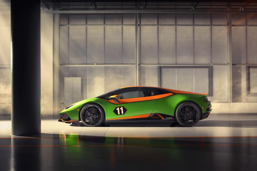  Lamborghini Huracan EVO GT Celebration 2019 года  (фото 6 из 13)
